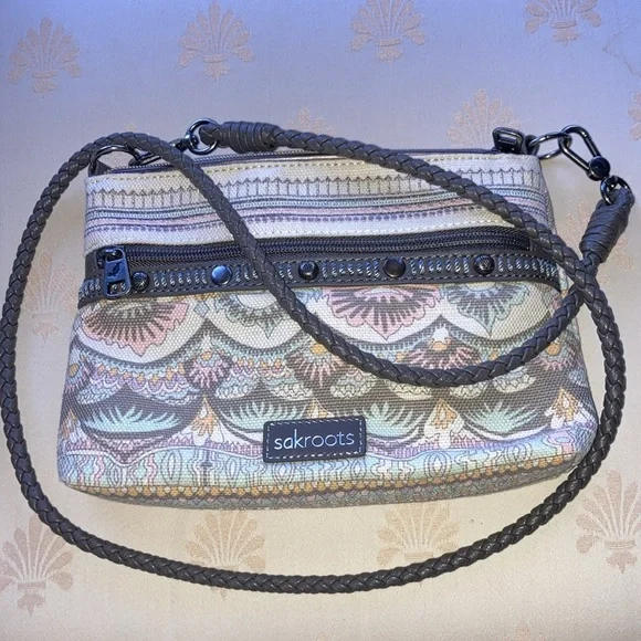SAKROOTS shoulder bag off white w/grey, pink, pale blue, lavender.  $25 - Picture 8 of 8